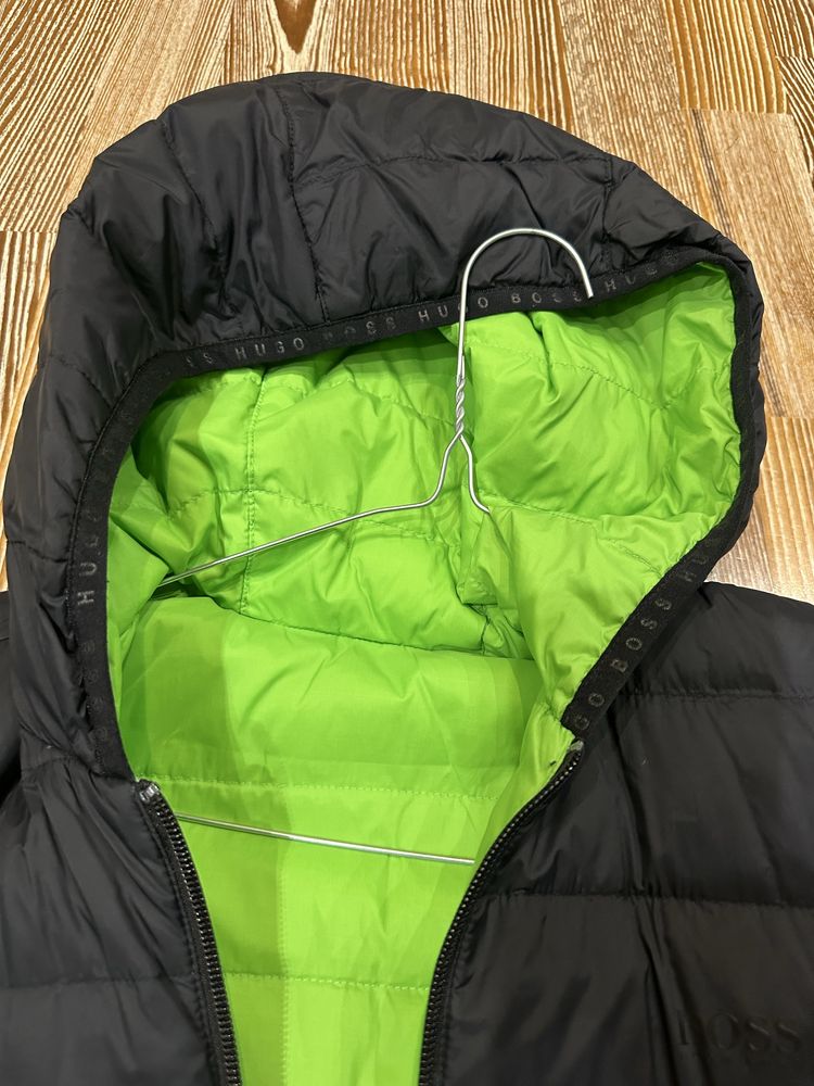 Продам куртку Hugo Boss