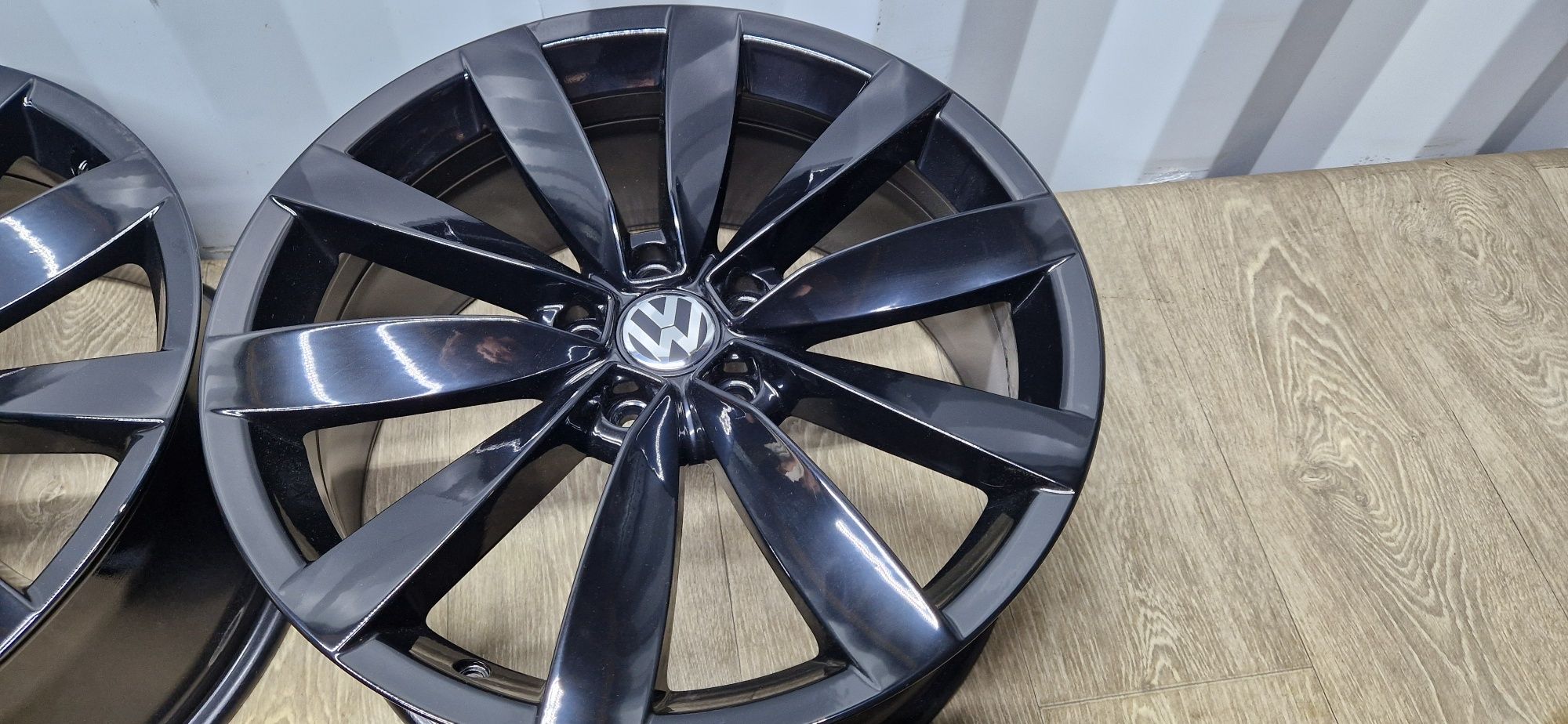 Felgi 19 Vw arteon passat golf t-rock caady 5×112 ET41 8J os.57.1