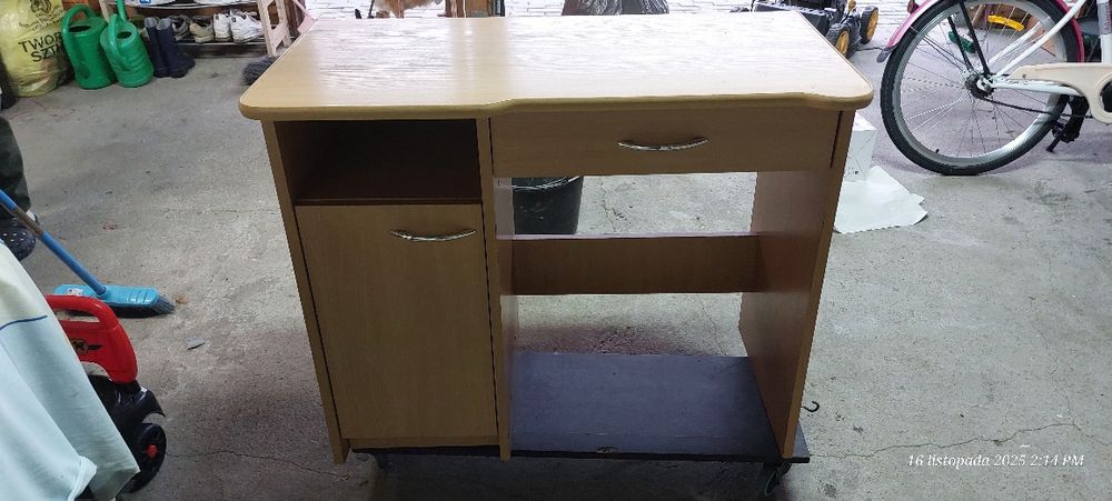 Sprzedam używane biurko.