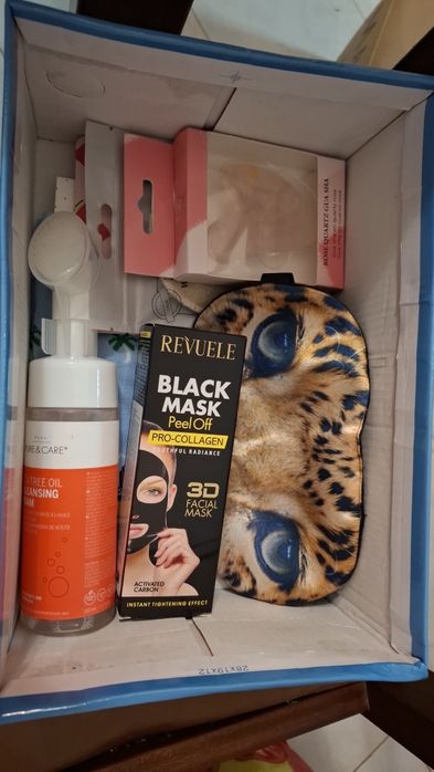 6 Produtos de Skin Care + Meias