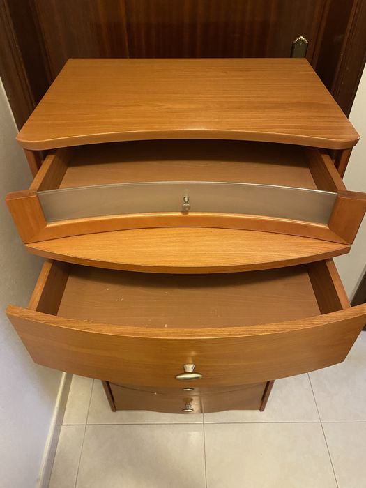 Cómoda com 7 gavetas