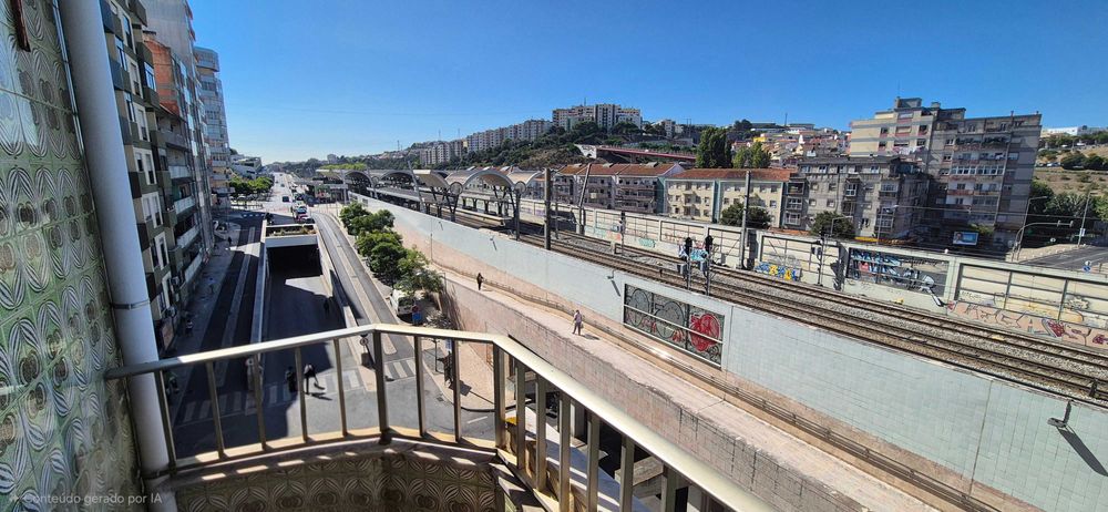 Vende-se T2 no Cacém junto á estação de comboios.