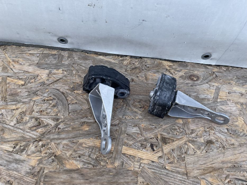 Кронштейн кріплення вихлопної труби Audi Q5 8R резинка вихлопної ауді