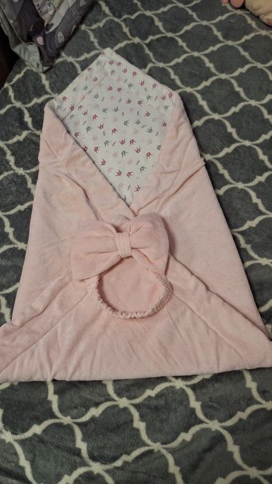 Теплий і нарядний конвертик на виписку