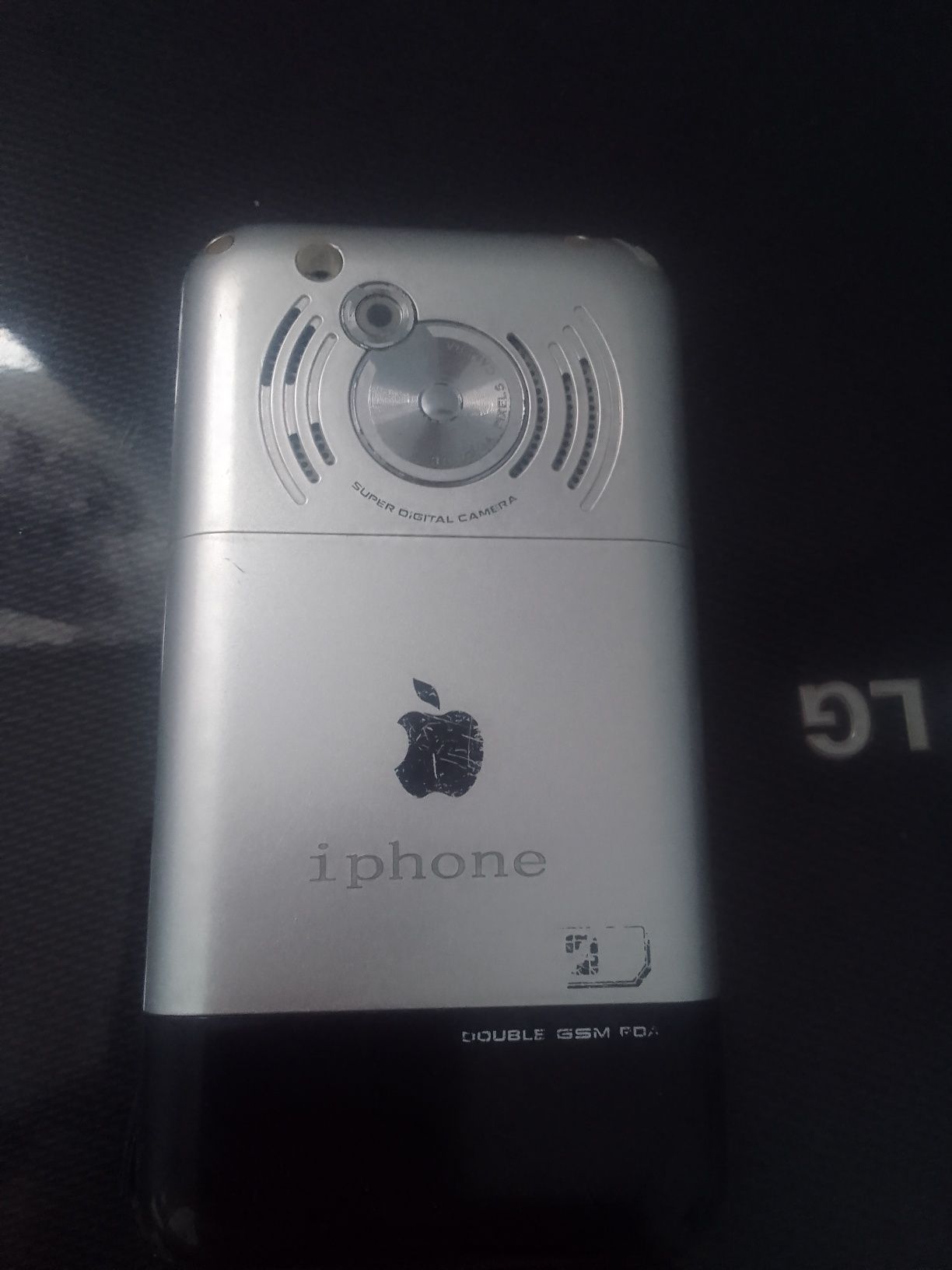 Iphone з телевізором ,стілусом можна слухати радіо без гарнітури