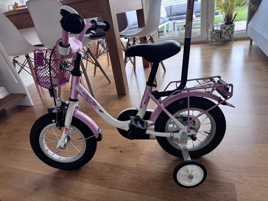 Rowerek dzieciecyz koszykiem i uchwytem do nauki jazdy