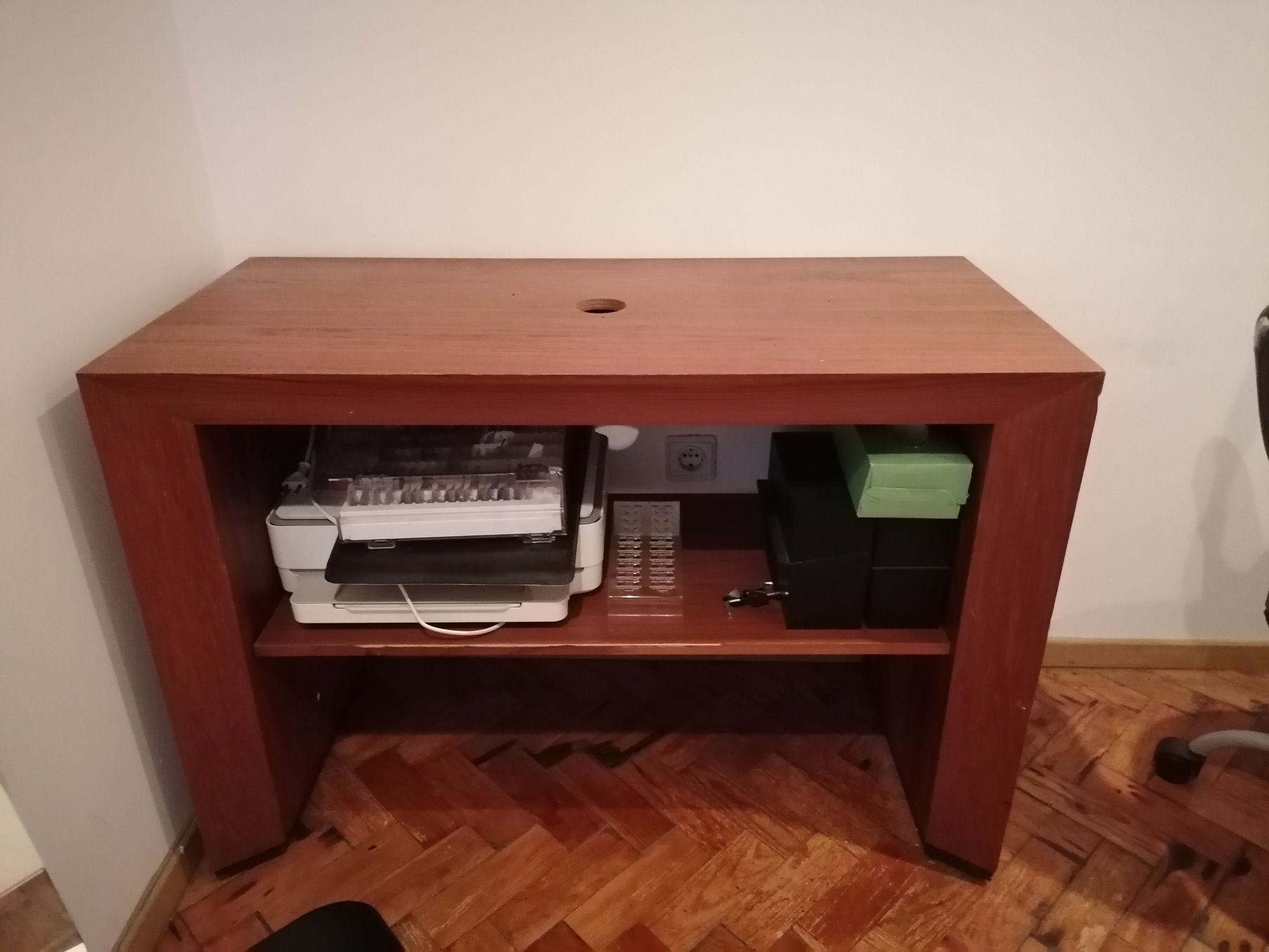 Secretaria em madeira maciça