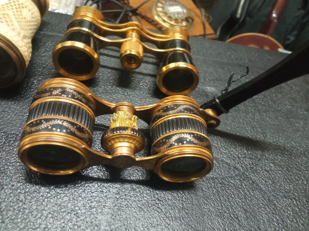 Fabulosa coleção de binóculos de ópera. Impecável.