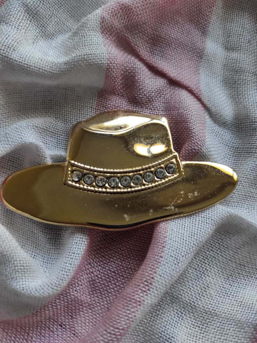 Złoty kapelusz kowboj broszka vintage