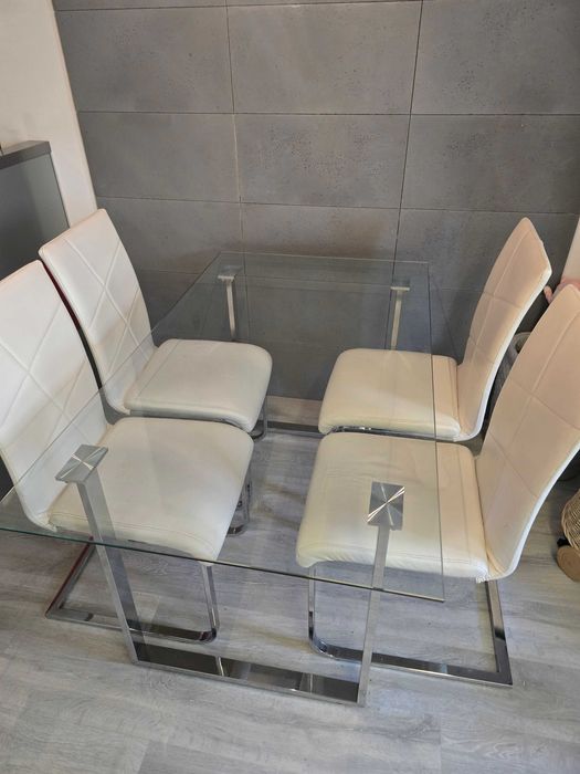 Szklany stół + 4 krzesła