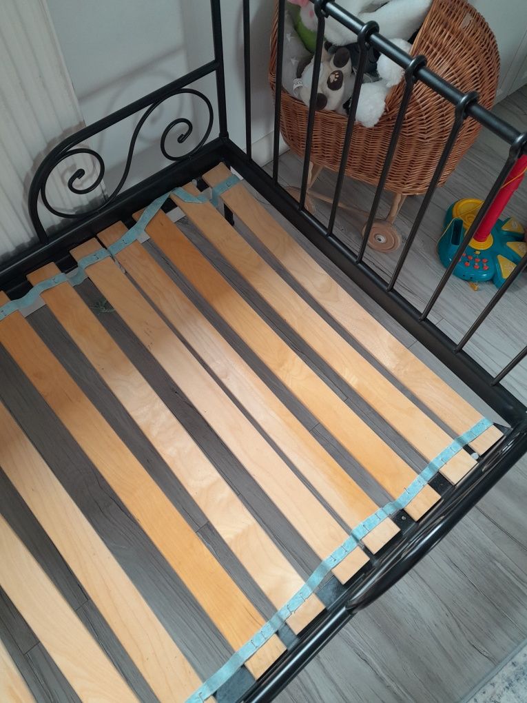 Ikea łóżko dziecięce rozsuwane ze stelażem
