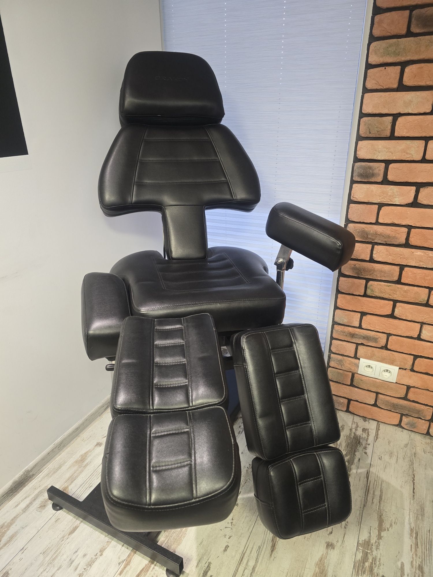 Fotel hydrauliczny do studia tatuażu