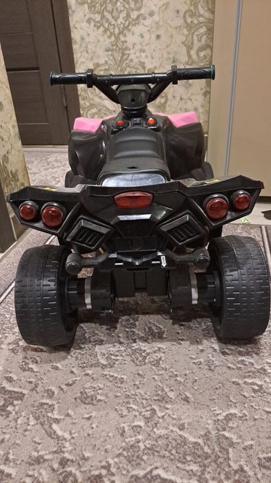 Дитячий квадроцикл для дівчинки