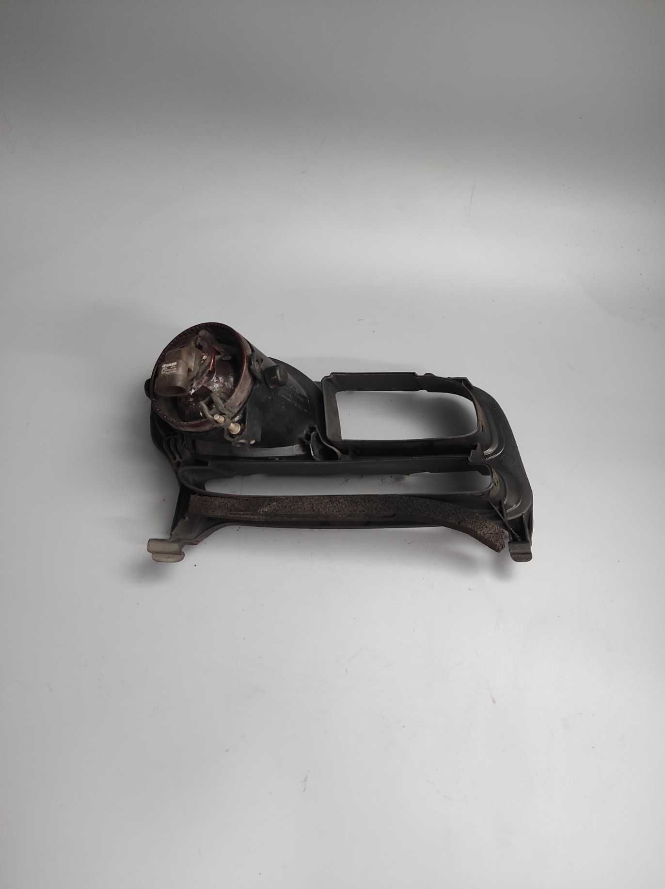TOYOTA AVENSIS T25, Rok 2003-06, Halogen lewy z ramką,OE:812.20-05.060