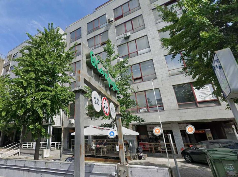 Sala/escritório com wc em Mafamude, V.N.Gaia, junto ao El Corte Inglês