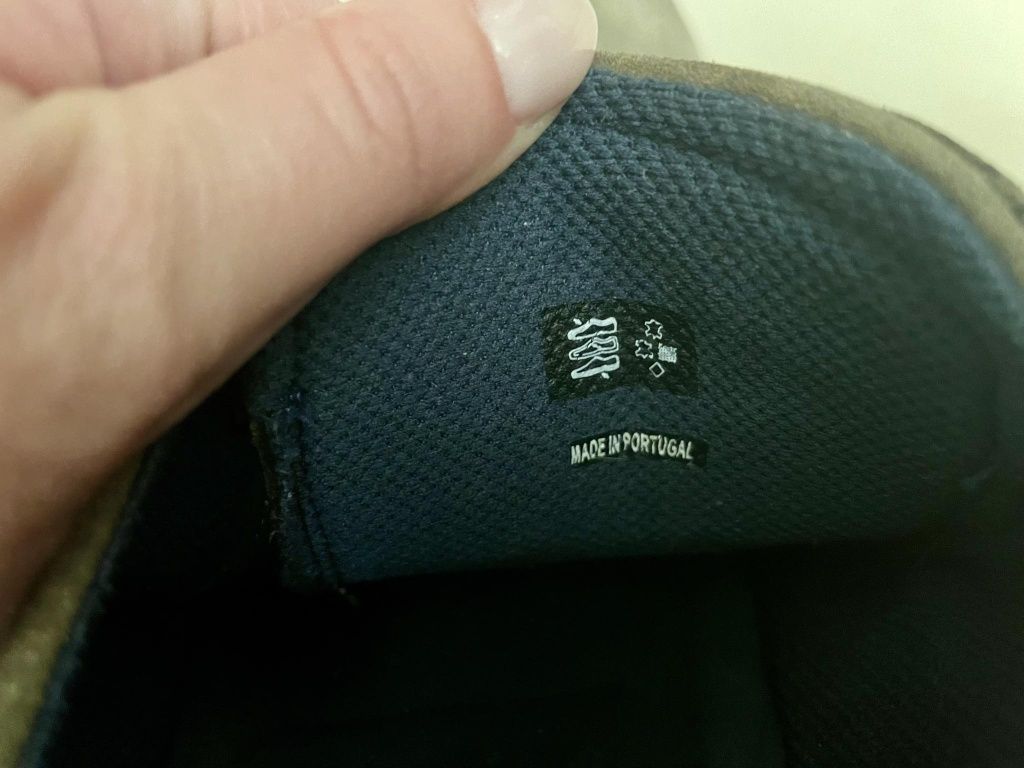 Ecco zamszowe półbuty męskie 44
rozmiar 44
Wkładka 29.5cm
kolor:jasny