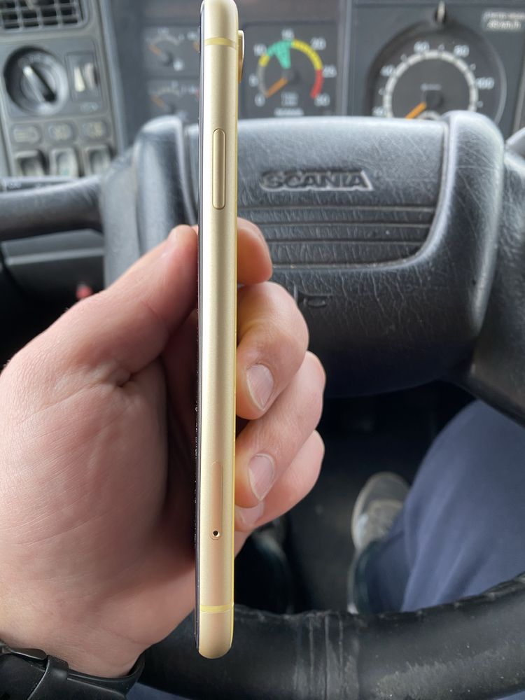 Продам Iphone Xr
