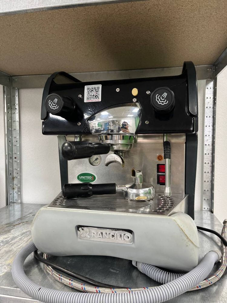 Професійна кавомашина Rancilio Epoca