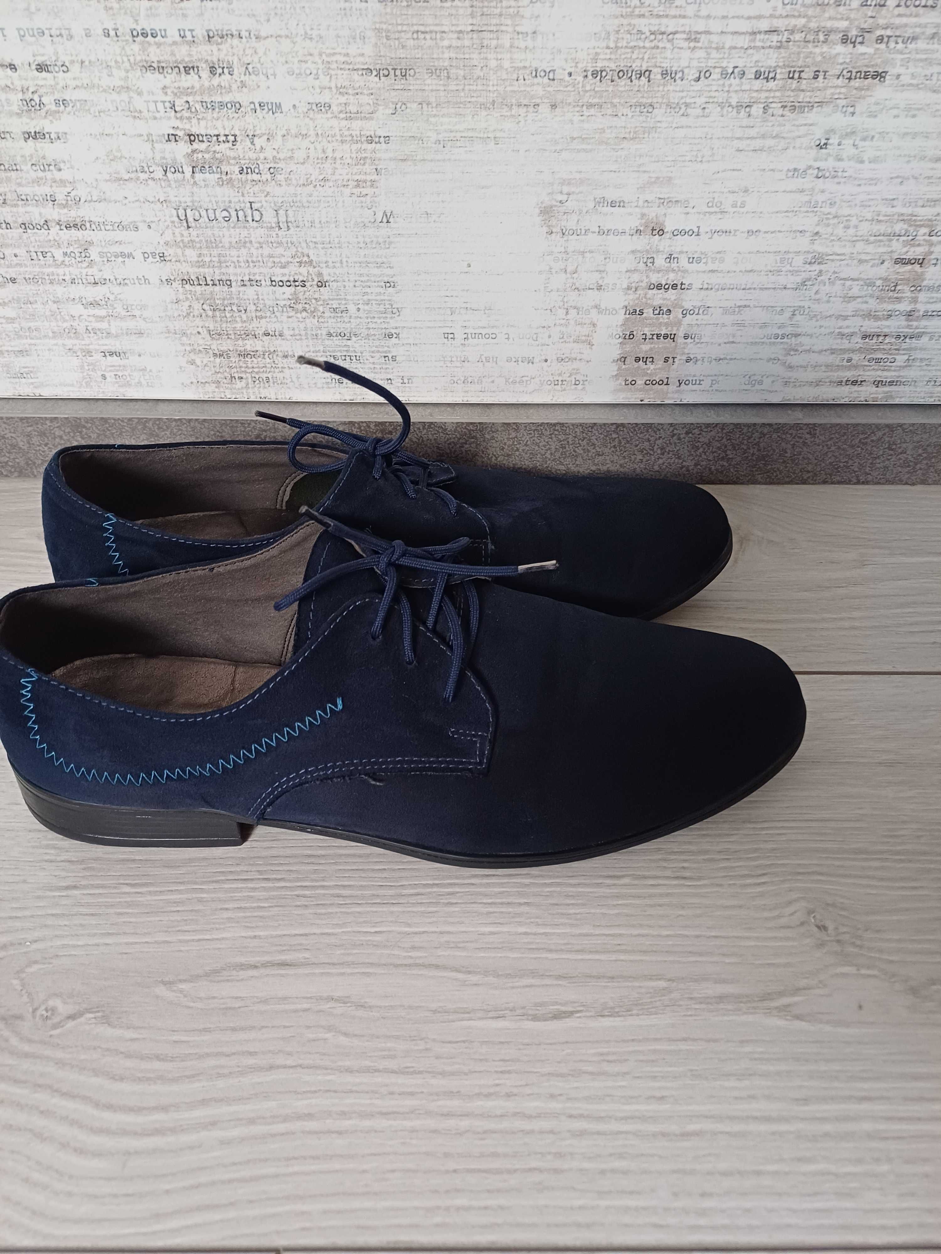 Buty eleganckie zamszowe