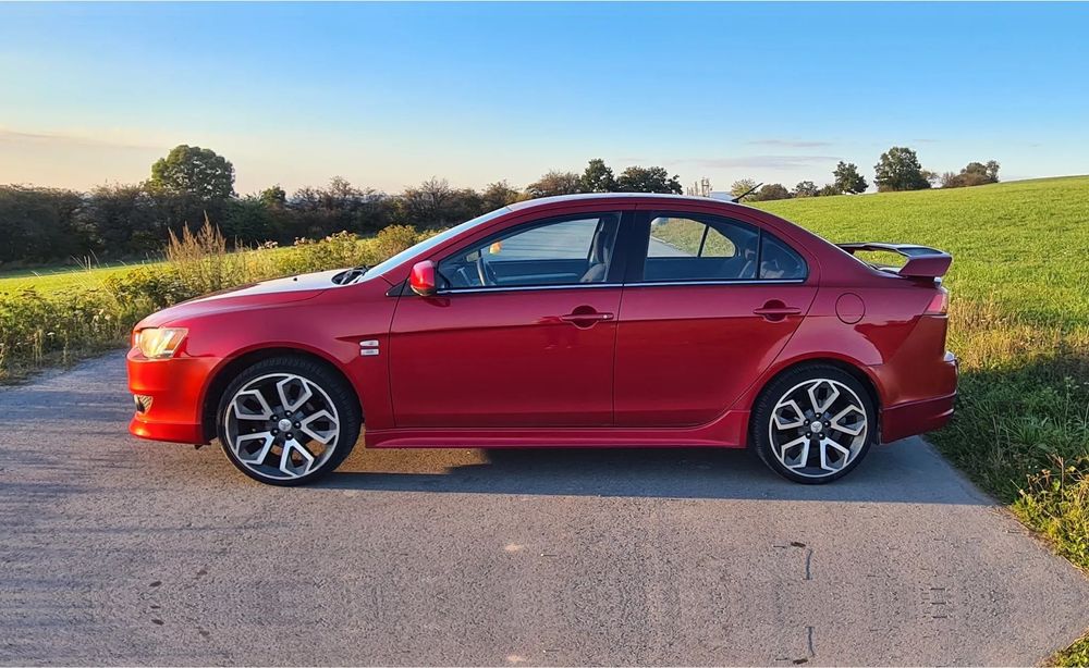Mitsubishi Lancer Mitsubishi Lancer 2009 – sportowa wersja, benzyna