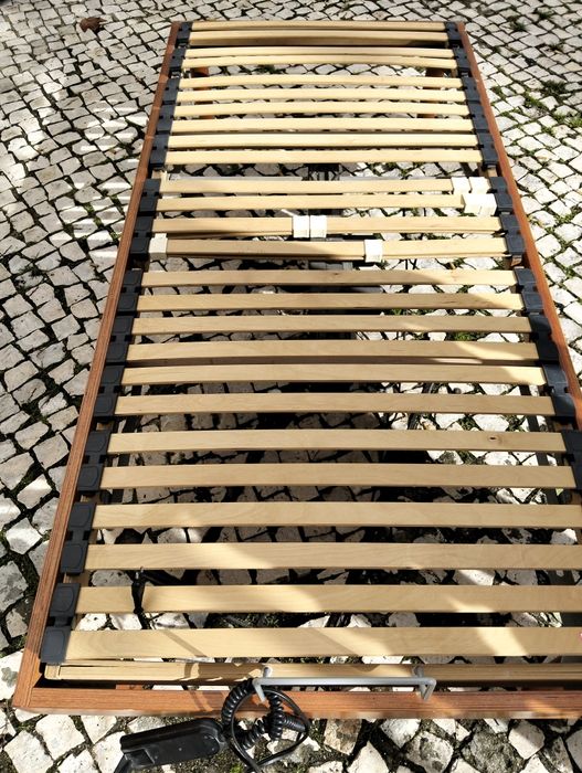 Cama articulada para pessoas acamadas