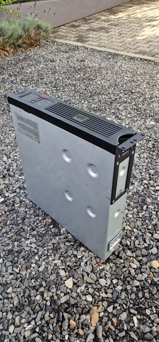 Smart UPS 1500 APC SUA1500RMI2U z kartą sieciową.