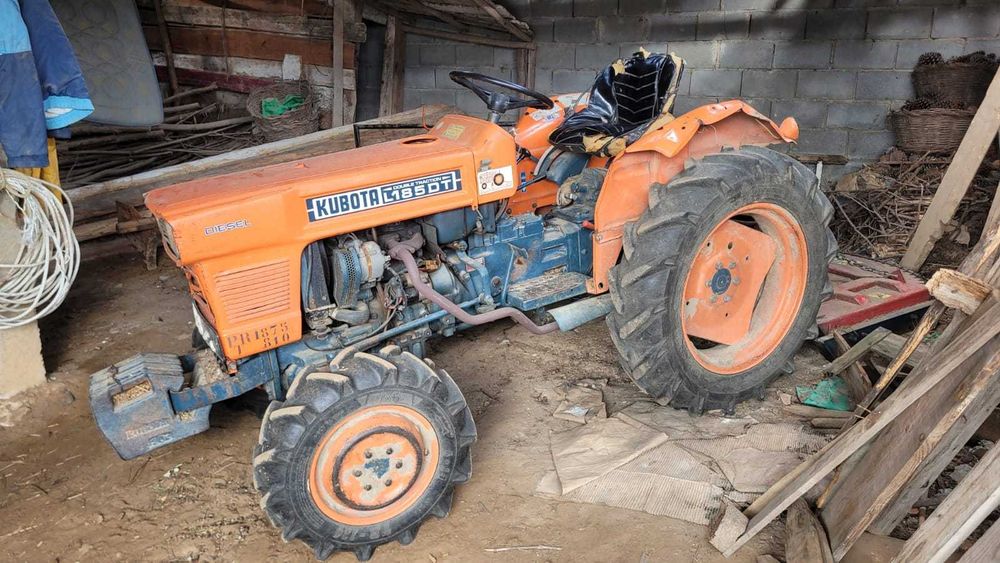 Trator Kubota 4x4 c matricula (reboque+Gamela+frese+charrua+capindeira