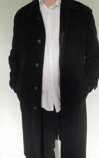 Czarny płaszcz Pierre Cardin