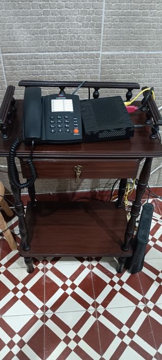Mesa em Madeira para telefone