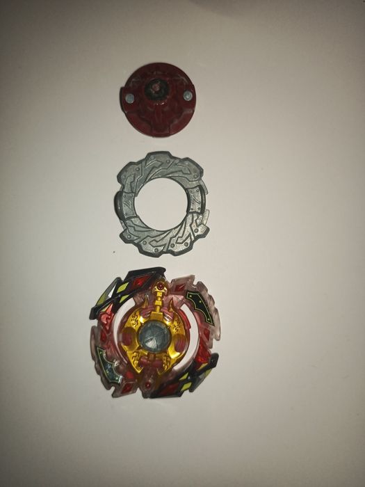 Продам Бейблейд от хасбро и фафнир от Такара Томи