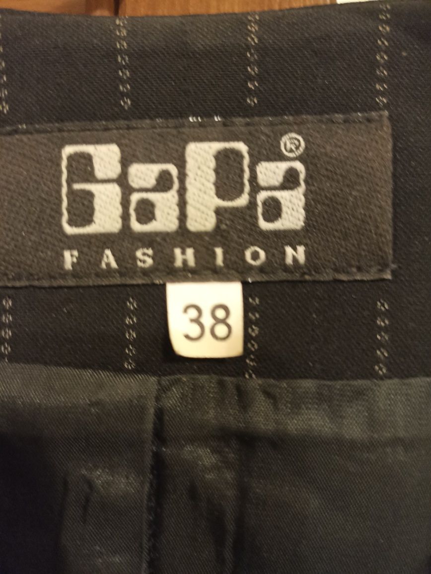 Sukienka czarna elegancka Gapa 38