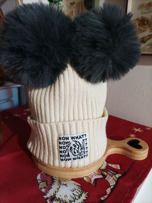 Czapka z pomponami, zimowa Cropp.