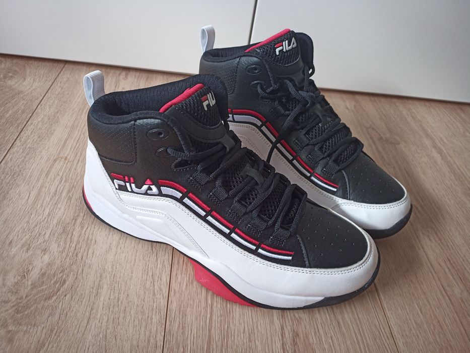Tenis Fila spitfire basicamente novos