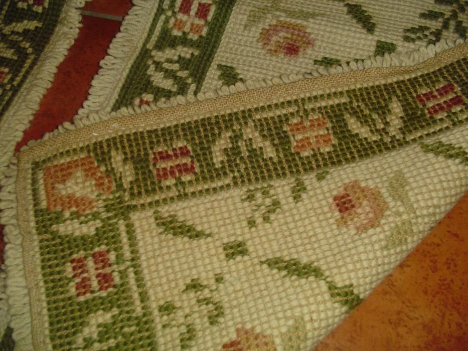 Conjunto 3 tapetes Arraiolos