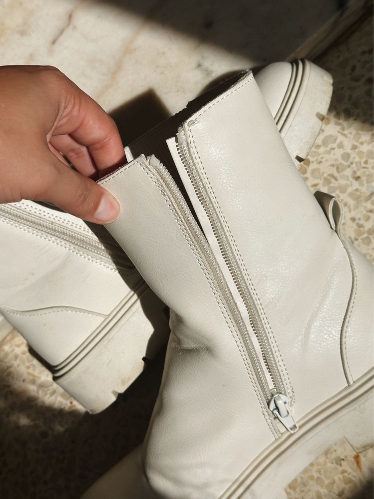 Botas brancas tamanho 35