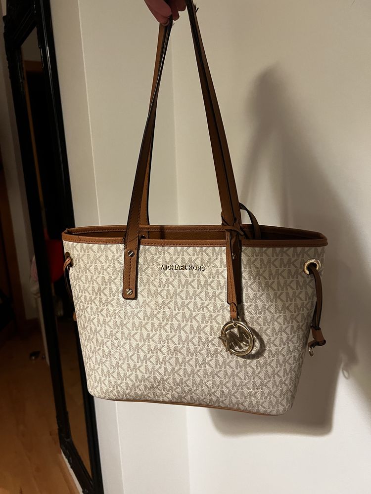Mala Michael Kors