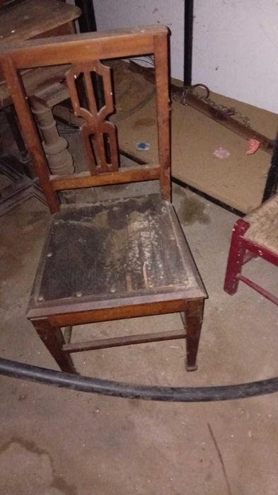 Comoda antiga em bom estado