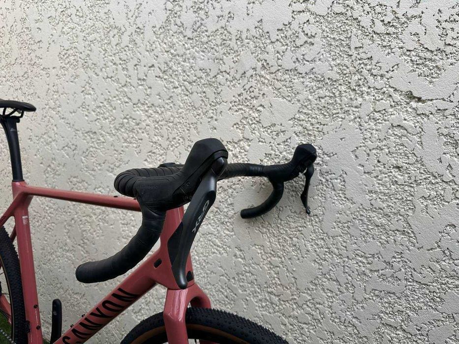 У продажу карбоновий гравійний велосипед Shimano GRX 820 1х12s