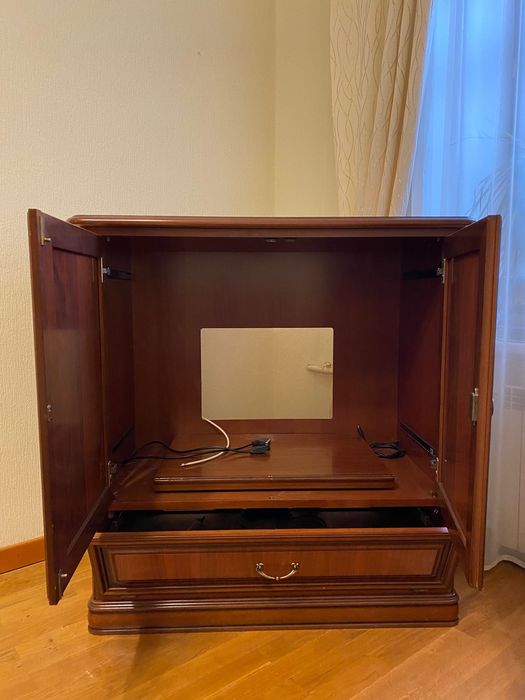 Итальянская тумба  под телевизор. Тумба под телевизор.