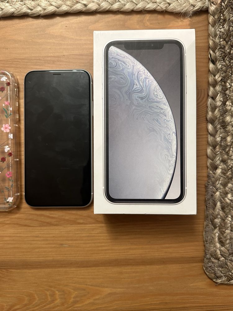 Iphone XR 2019 z uszkodzoną tylnią szybką