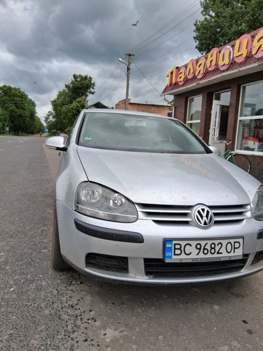 В продажі  Golf V