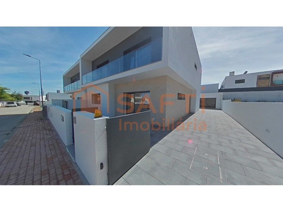 Moradia T4 com garagem na Urbanização do Bonito, Entroncamento, San...