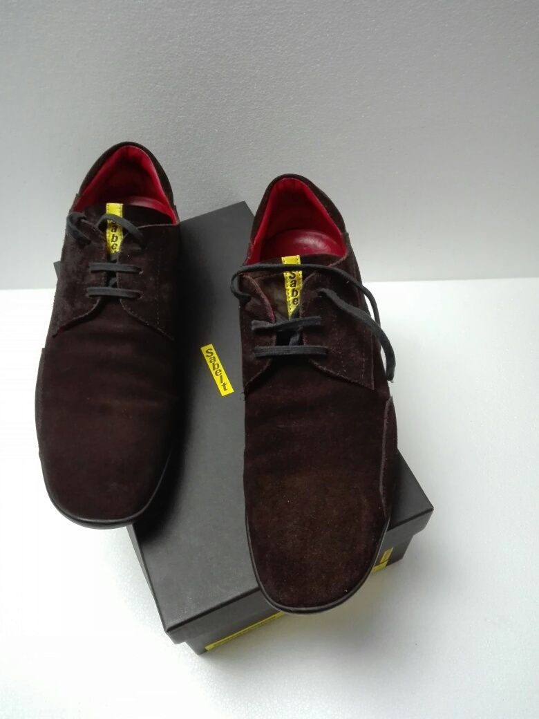 Sapatos p/homem 43/44 - Marca Sabelt