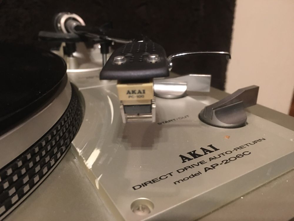 GRAMOFON AKAI AP 206 C (direct drive)
