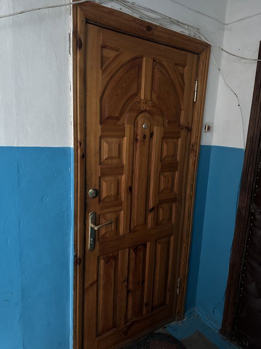 Продам двері деревяні вхідні двійні
