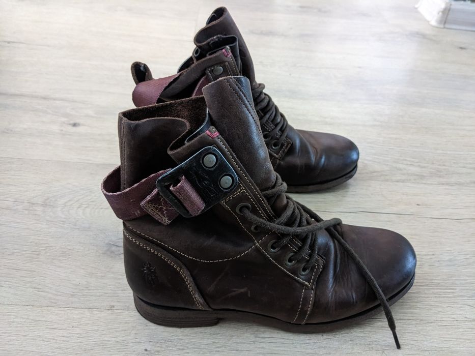 Шкіряні черевики Fly