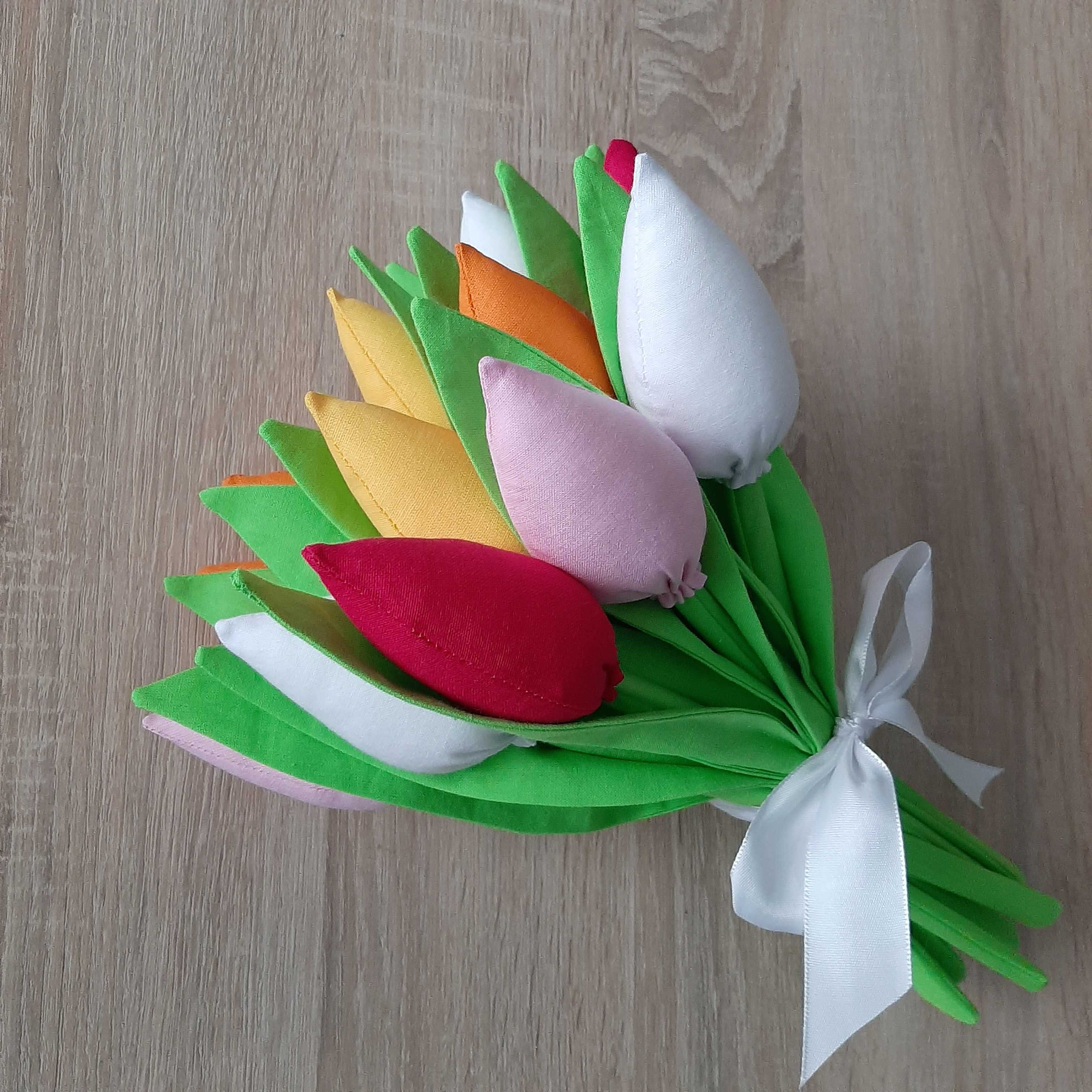 Dzień Matki tulipany ręcznie szyte bilecik, folia 13 kolorów