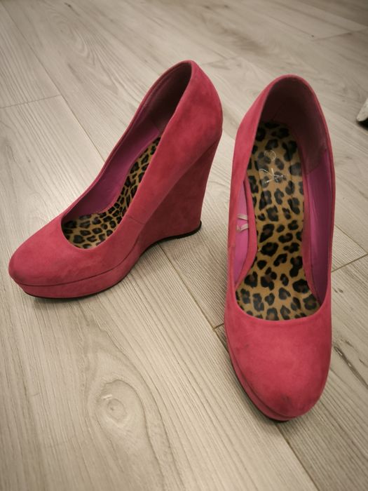 Piękne damskie buty na koturnie fuksja róż 38 obcas