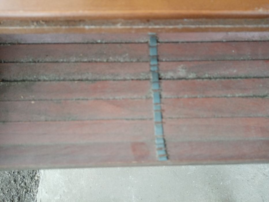 Стол раздвижной с двумя плитка и сверху у