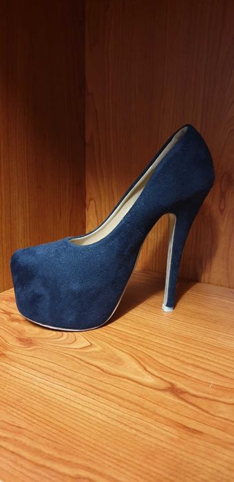 Sapatos Pretos em Camurça